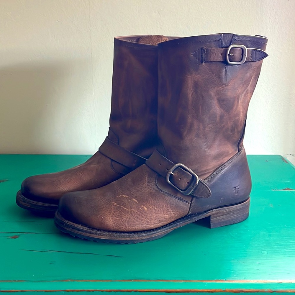 Frye women’s 9.5 Veronica short stone vintage leather biker boot NWOT
